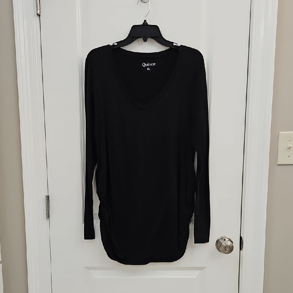Quince Women's Black V-Neck Top